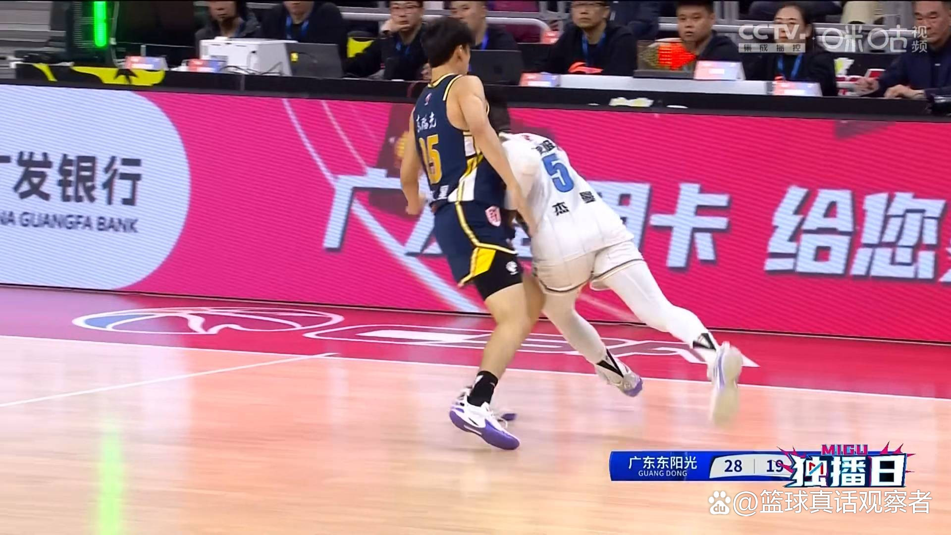 热血沸腾的比赛场上竞争激烈