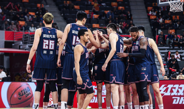 华体会下载-包含广东男篮在主场击败北京男篮，继续保持不败的词条