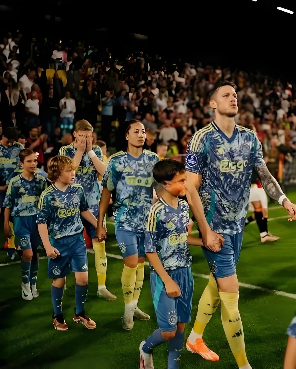 华体会app下载地址-精彩绝伦的比赛！球队险胜晋级下一轮