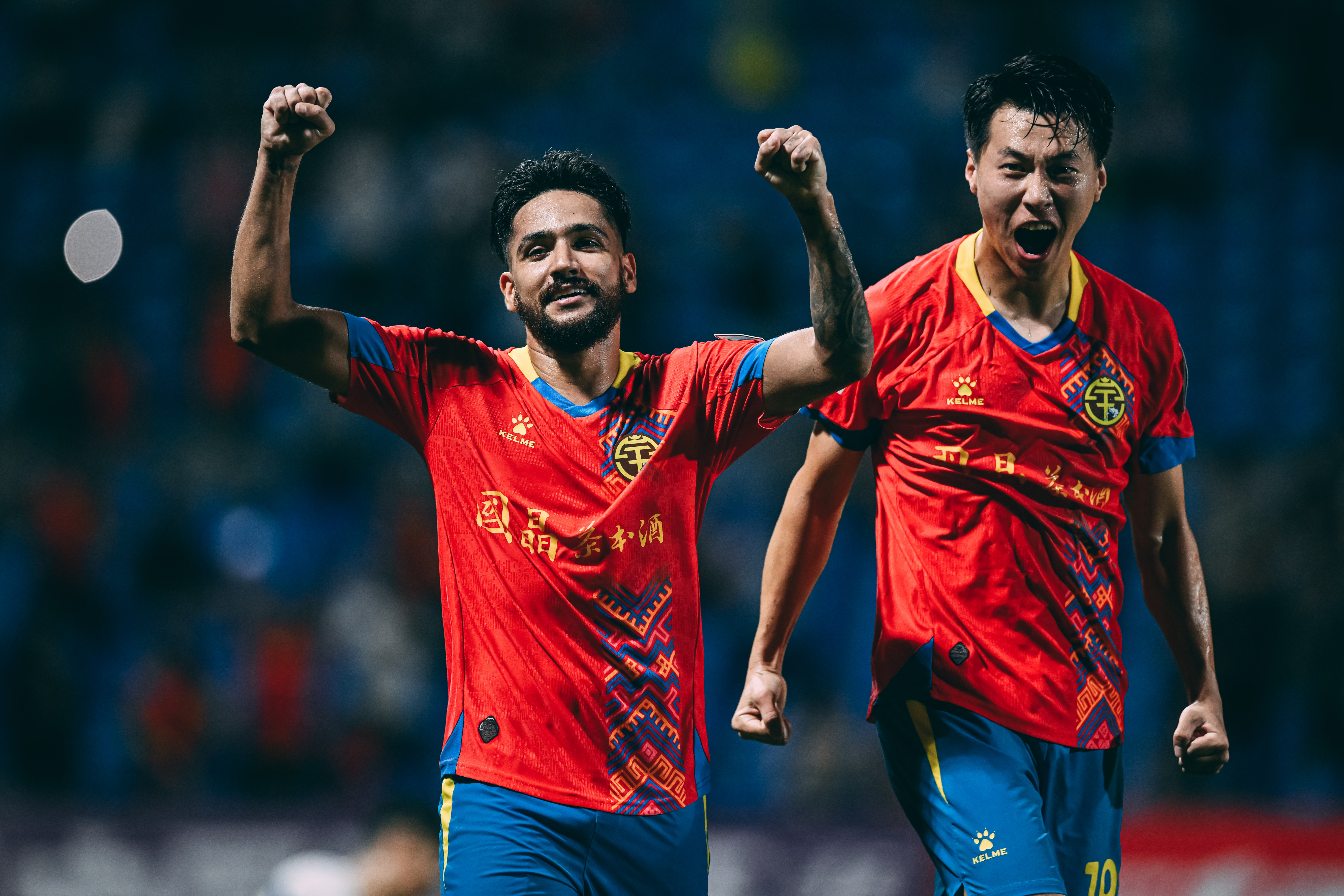 精彩绝伦的比赛!球队险胜晋级下一轮 精彩绝伦的比赛!球队险胜晋级下一轮