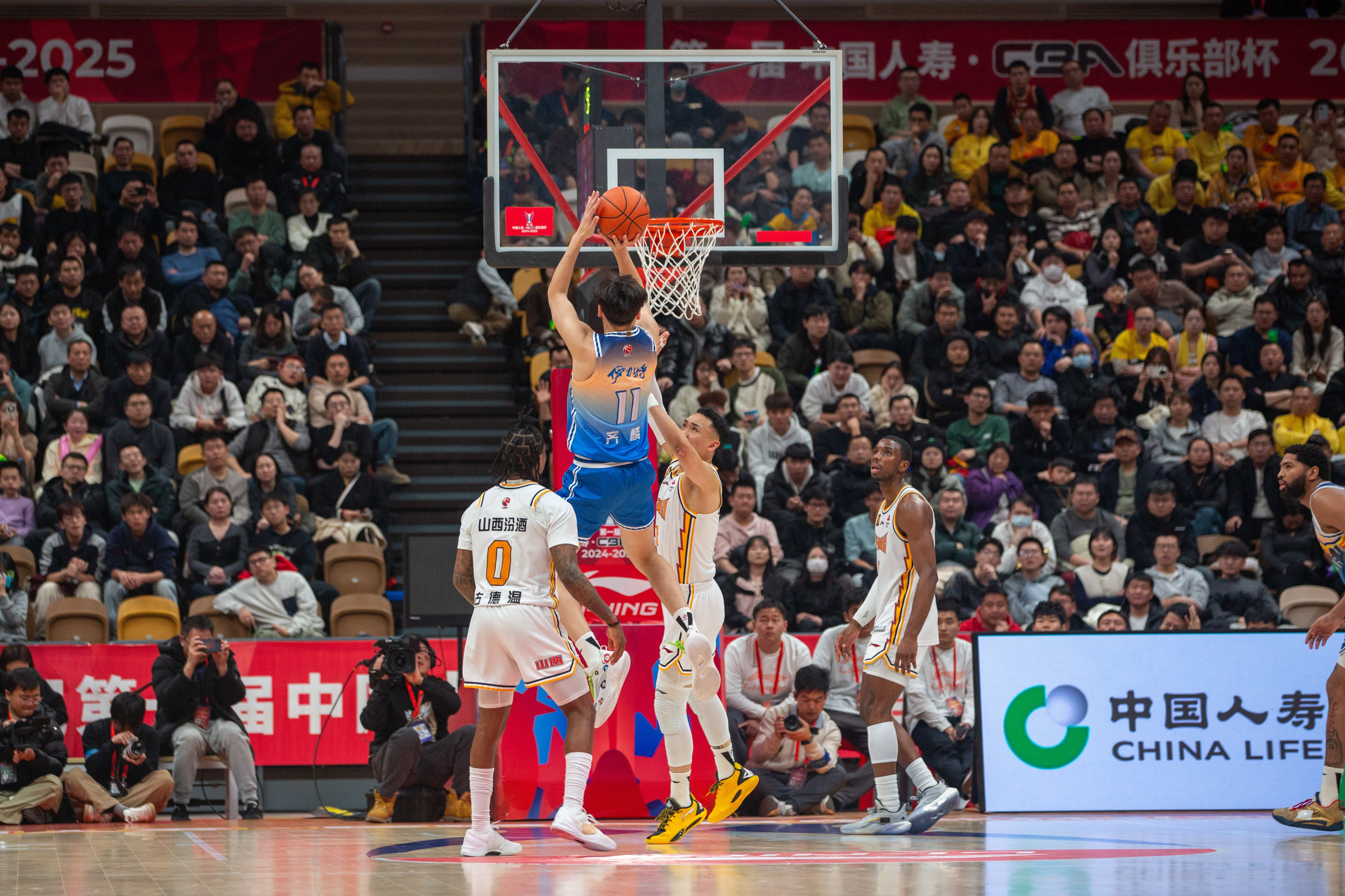 华体会官方入口-包含新疆伊力特球迷狂热支持，球队晋级CBA季后赛备受期待的词条