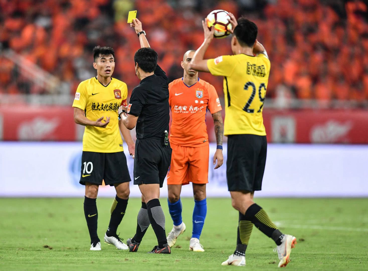 球队主教练变动,阵容大洗牌 球队主教练变动,阵容大洗牌