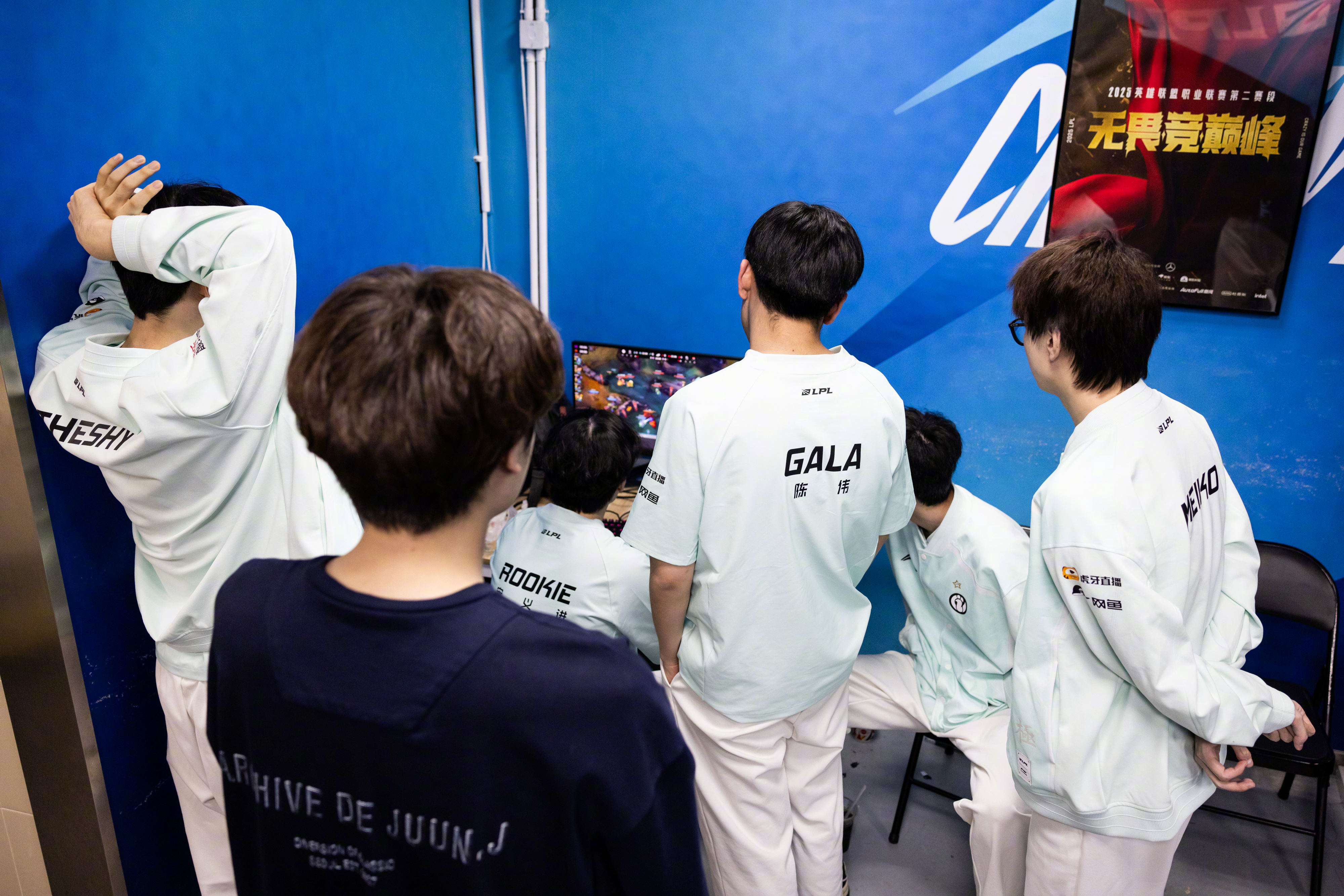 华体会新闻-包含热门球队交手，激情竞技展开的词条