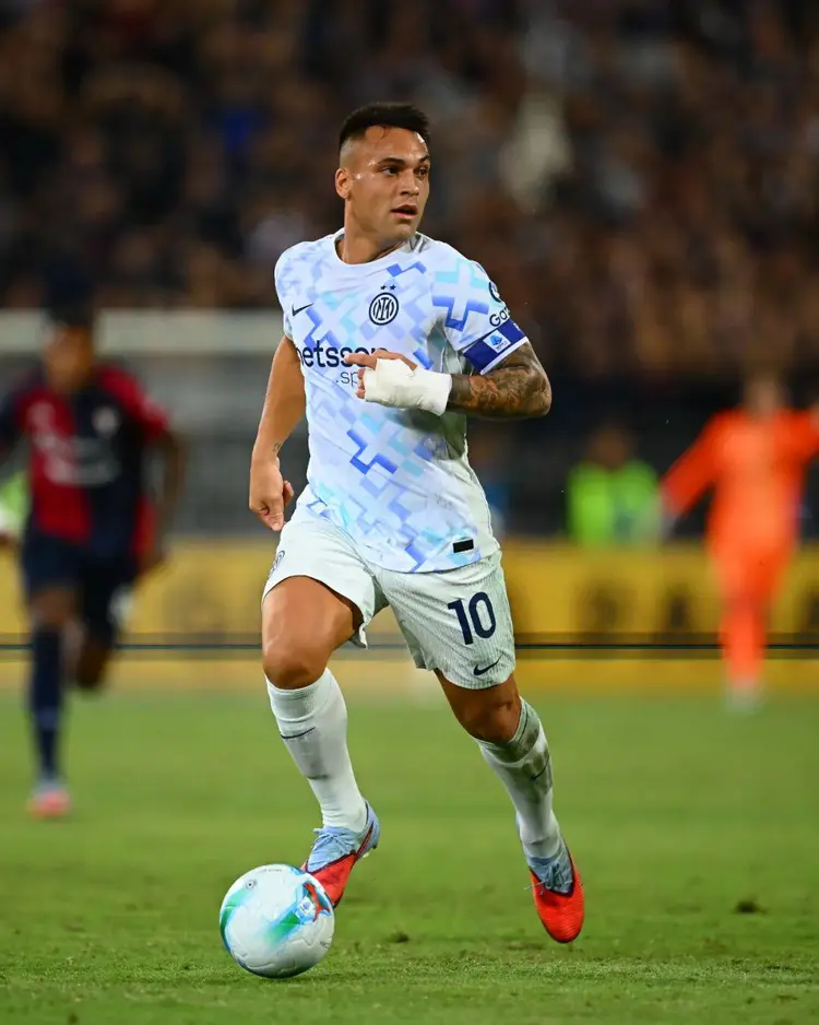 包含卡利亚里客场胜利,展现出色表现的词条 包含卡利亚里客场胜利,展现出色表现的词条