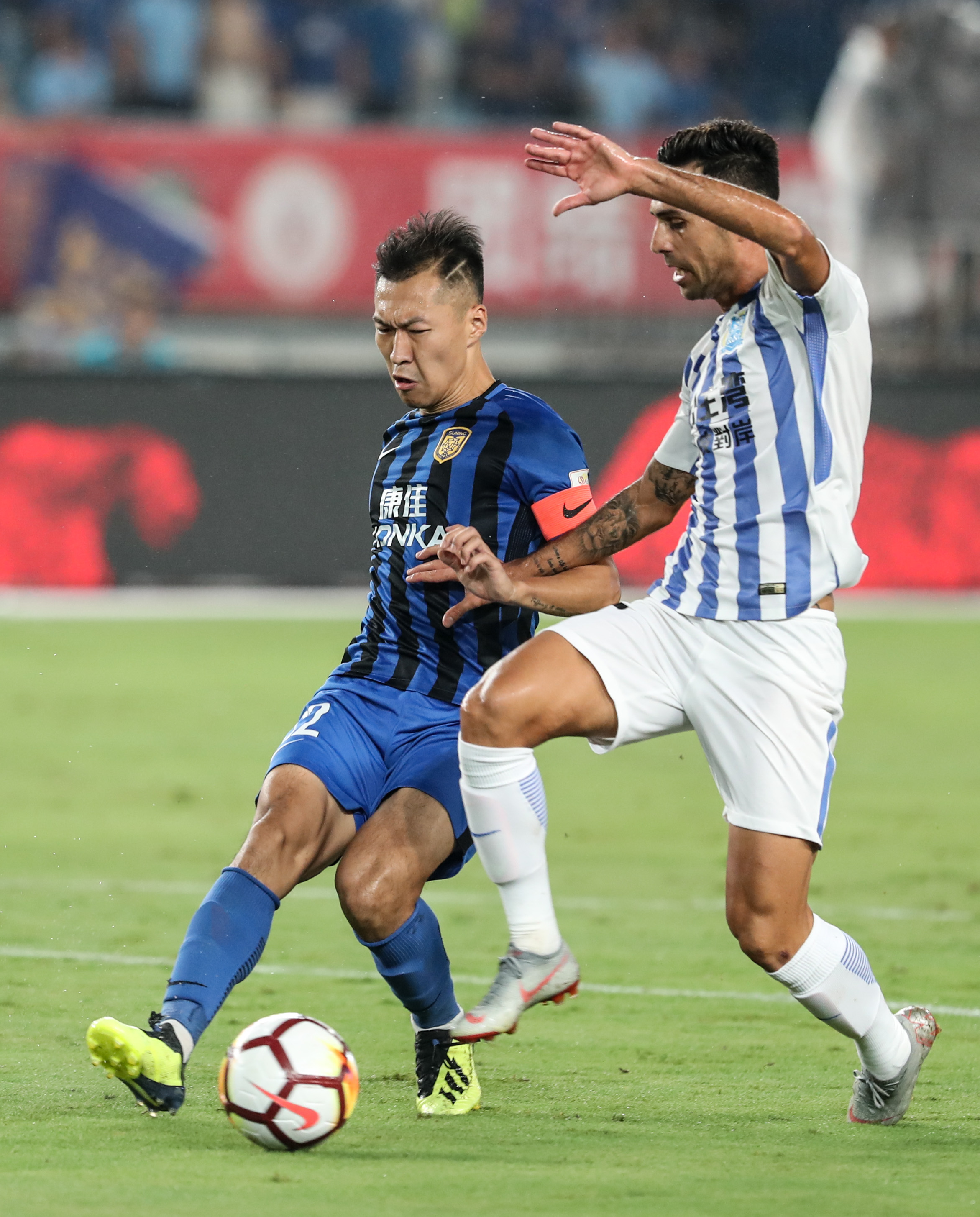 华体会网址-江苏苏宁后防线表现出色，稳固防守的简单介绍