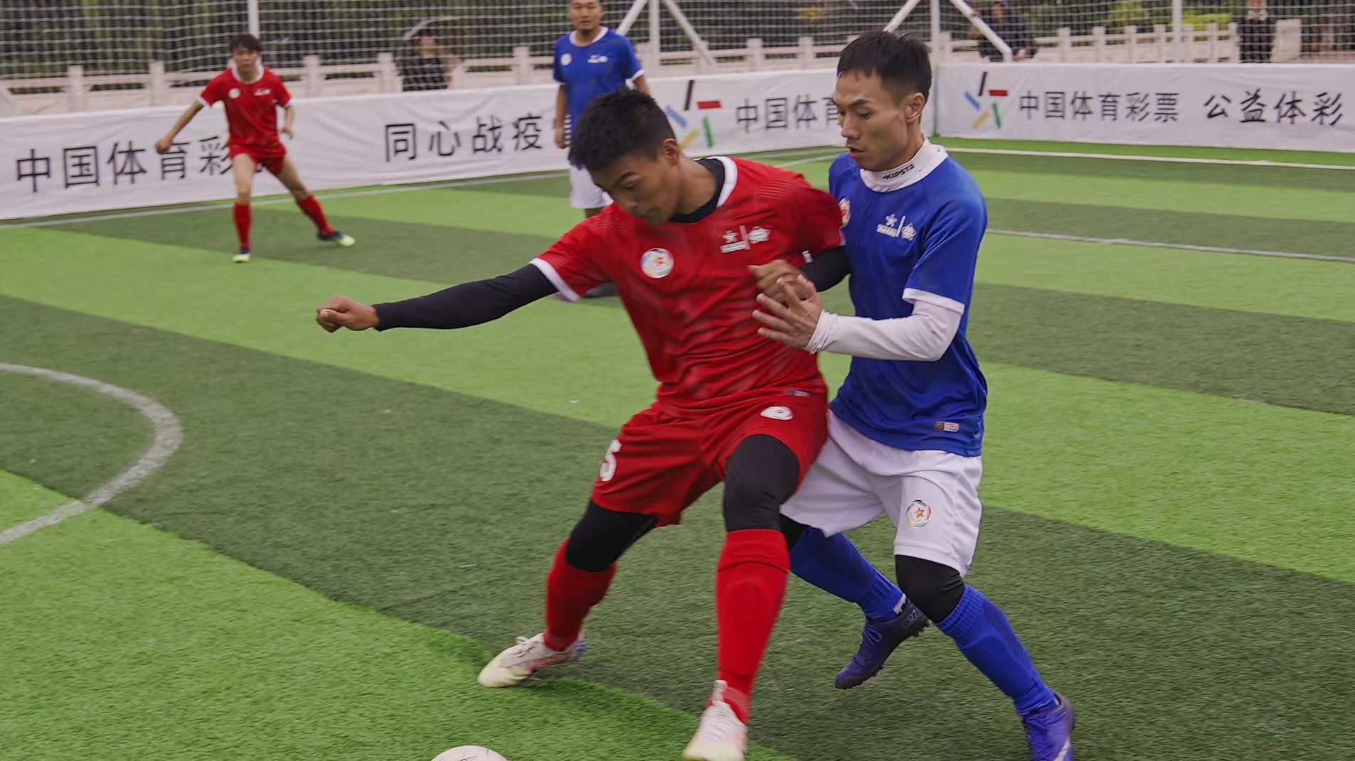 热闹非凡!巨人球队争夺冠军 热闹非凡!巨人球队争夺冠军