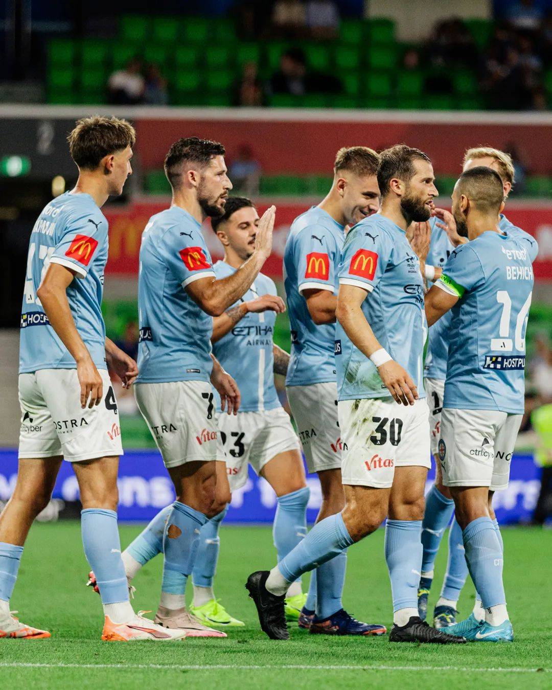 关于澳大利亚足球联赛总决赛即将上演，墨尔本城和悉尼FC的激烈对决赛下的信息