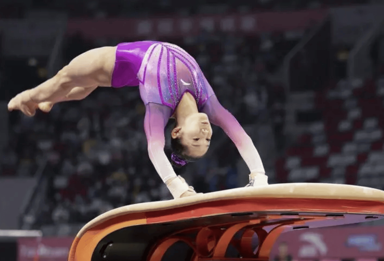 体操项目表现出选手高超身手和技巧