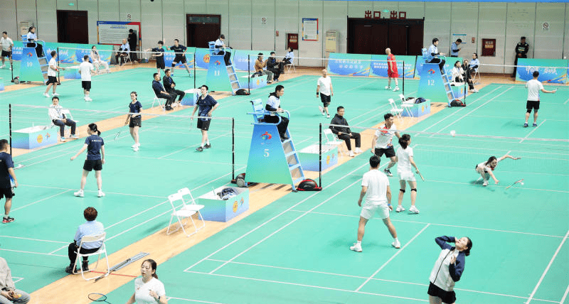 华体会视频-包含羽毛球赛场上激战连连，意外发生引人注目的词条