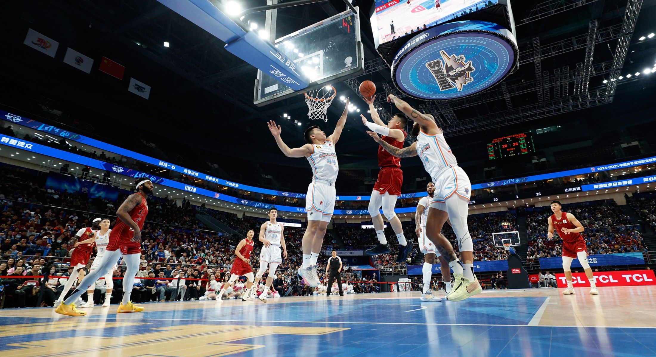 关于队内战争激烈，球员间出现矛盾的信息